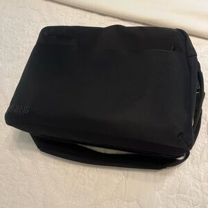 BÈIS Ultimate Travel Duffle in Black NWT